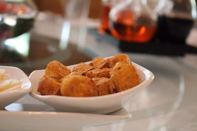  6. Yuchi, tầng 1 khách sạn InterContinental đường Hai Bà Trưng, quận 1 (góc Hai Bà Trưng - Lê Duẩn). Dimsum ngon, giá ổn. Có buffet dimsum trưa và tối. Ảnh: An Huỳnh.