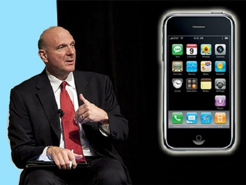  iPhone không có cơ hội. Vào năm 2007, thế giới thiết bị di động trở nên sôi động khi iPhone ra mắt, nó là sự kết hợp giữa một iPod màn hình lớn và một trình duyệt chính thức cùng màn hình cảm ứng đa điểm. Steve Jobs cho rằng iPhone đã vượt lên trước 5 năm so với những điện thoại khác, tuy nhiên người đứng đầu Microsoft lại không nghĩ vậy. Steve Ballmer đã trả lời phỏng vấn với tờ USA Today rằng “không có cơ hội nào cho iPhone” và ông cho rằng mức giá quá cao 499 USD sẽ làm cho iPhone thất bại. Tuy nhiên đến nay, iPhone đã phát triển không ngừng và chiếm tới 42% thị phần điện thoại thông minh ở Mỹ, 13,1% thị phần smartphone trên toàn thế giới.