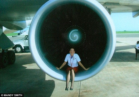 Cuộc sống "trên trời" của các tiếp viên hàng không không hề dễ dàng.