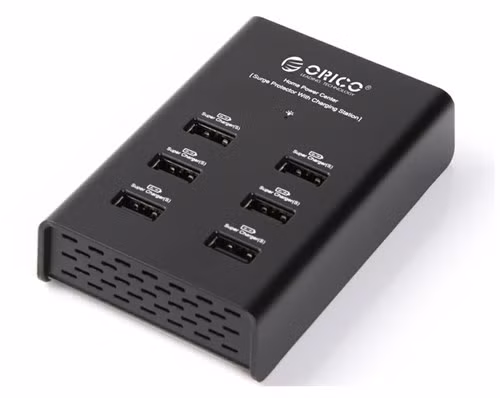  4. Bộ sạc Orico 6 cổng sạc 72W. Bộ sạc 6 cổng USB có dòng điện 2,4 ampe chạy qua mỗi cổng, khá mạnh và dòng điện nhanh khi sạc. Bộ sạc này giúp bảo vệ các thiết bị khỏi các vấn đề như quá áp, quá mạch, đảm bảo sạc an toàn và ổn định.