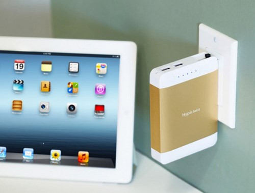  5. HyperJuice Plug. HyperJuice Plug với dung lượng pin 12000 mAh, là một sạc pin di động rất tiện ích, bạn có thể sạc điện thoại thông minh hoặc máy tính bảng cùng lúc khi bạn không có ổ điện nào ở gần hoặc phòng trừ khi mất điện.