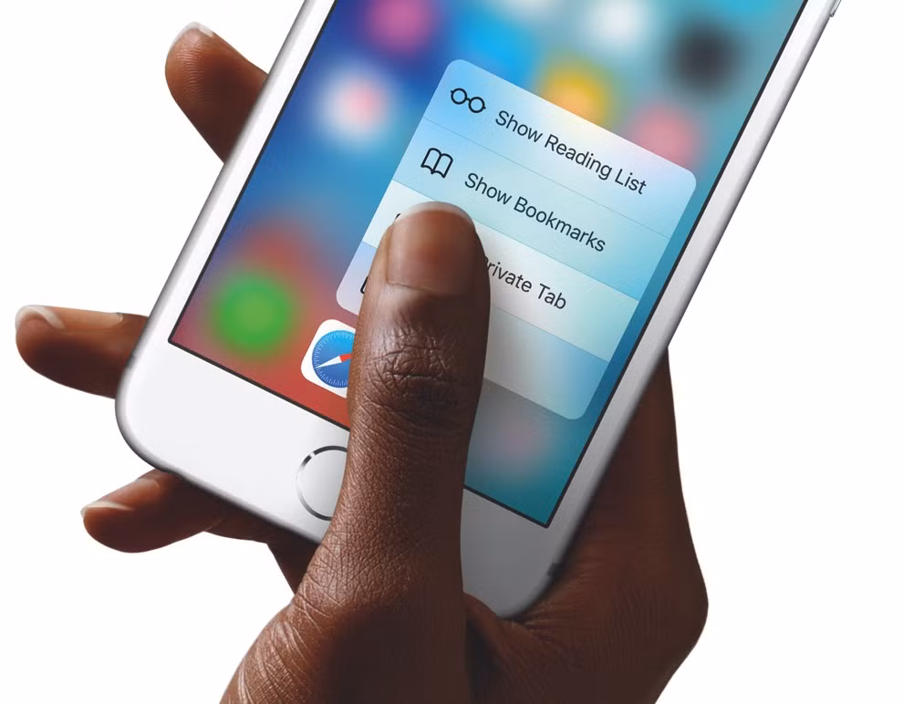  4. Điều chỉnh cài đặt của 3D Touch. Không phải nghi ngờ gì nữa, 3D Touch chính là một trong những tính năng nổi bật nhất ở iPhone 6s và việc sử dụng nó thành thạo là rất cần thiết đối với người dùng 6s. Nhưng nếu như bạn cảm thấy quá dễ hoặc quá khó kích hoạt tính năng này, hãy vào settings->accessibility, sau đó chọn 3D Touch sensitivity để điều chỉnh độ nhạy của cảm biến. Khi đó bạn sẽ có thể thay đổi cường độ ấn ngón tay vào màn hình để iPhone nhận dạng đó là một thao tác kích hoạt 3D Touch. 