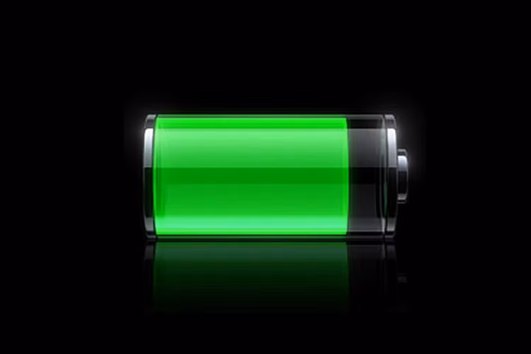  Sạc đầy pin mà không sử dụng. Trong thực tế, có không ít người dùng thường có xu hướng sạc đầy pin của những chiếc iPhone cũ rồi cất chúng đi để phòng trường hợp khi nào đó sẽ cần sử dụng. Tuy nhiên, những hành động này về lâu dài sẽ khiến pin máy bị chảy nước và gây ảnh hưởng không nhỏ đến thời lượng pin trong tương lai.