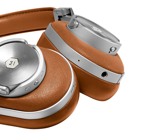 Ẩn trong mỗi củ tai của MW60 là driver neodymium đường kính 45mm đã được tinh chỉnh đặc biệt, có thể hỗ trợ dải tần từ 5Hz đến 25.000Hz. Bên cạnh khả năng chơi nhạc không dây chất lượng cao qua kết nối Bluetooh 4.1 (profile aptX), MW60 còn hỗ trợ chơi nhạc qua kết nối 3,5mm truyền thống qua phụ kiện cáp trang bị kèm.