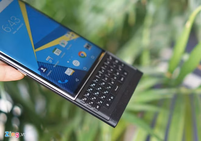 Qua trải nghiệm nhanh, chất lượng hiển thị của BlackBerry Priv ở mức hoàn hảo. Máy tái hiện màu sắc tốt, góc nhìn rộng. Phần viền cong cũng khiến sản phẩm này trông đã mắt hơn.