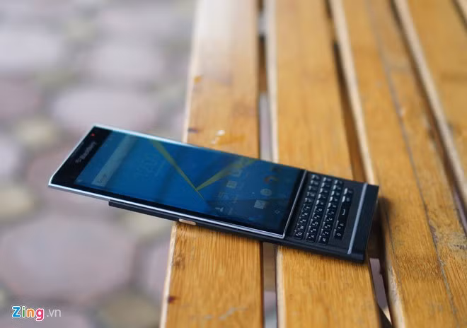 Theo một số nguồn tin gần đây, BlackBerry Priv sẽ về Việt Nam vào khoảng giữa tháng 12 với giá bán không dưới 18 triệu đồng.