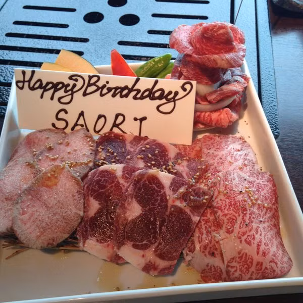 Đủ loại thịt được dùng làm "bánh".