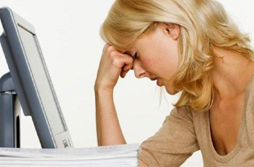 Khi có dấu hiệu mệt mỏi, bạn nên đi ra ngoài, hít thở không khí trong lành. Sau đó bố trí lại nơi làm việc, đặt thiết bị phát wifi ở vị trí cao và đúng khoảng cách, vừa đảm bảo tốc độ truyền sóng tốt vừa giúp bạn bảo vệ sức khỏe.