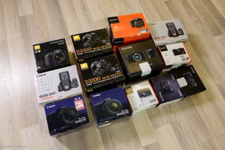 Máy ảnh tất nhiên không chỉ là một dụng cụ khoa học. Nó còn là một thành phần không thể tách rời cuộc sống sinh động của con người. Những bức ảnh đem lại cho chúng ta những hồi ức hiện về, làm cho cuộc sống xa gần thêm phong phú, gần nhau hơn. Và, với một chiếc máy ảnh, ai cũng có thể cầm lên và bấm một cái, tạo ra một hình ảnh có thể nhận dạng được. Nhưng, thật sự để có bức ảnh đẹp và ưng ý, những khoảnh khắc ấn tượng có cảm xúc được lưu lại, việc mua máy ảnh là bước thứ nhất, còn một quá trình học hỏi và thực hành dần dần để có được những bức ảnh có nội dung và người xem thích thú hơn. Chúc các bạn chọn mua được cho mình chiếc máy ưng ý.