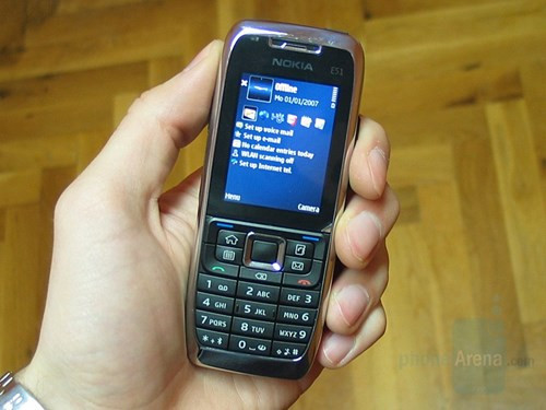  10. Nokia E51 (2000). Tính năng gửi tin nhắn và thư điện tử thông minh được tích hợp trong chiếc Nokia E51 kiểu dáng đẹp và hiệu quả, Nokia E51 được xem như là giải pháp email cho doanh nhân rất tiện ích khi thiết bị ra mắt.