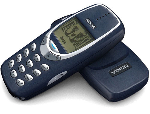  9. Nokia 3310. Ra mắt lần đầu vào năm 2000, Nokia 3310 bán ra hơn 125 triệu chiếc, đây là thiết bị được mệnh danh “trâu bò” nhất về độ bền, thời lượng pin của Nokia. Công ty Lekki (Pháp) chuyên phụchồi các dòng điện thoại cổ lỗ từng hồi sinh 3310 vì độ yêu thích của thiết bị vẫn chưa hề giảm nhiệt so với hàng chục năm trước đây.