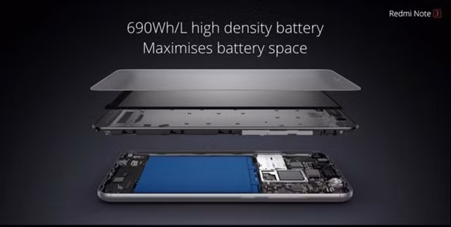 Redmi Note 3 được phát hành với 3 phiên bản màu sắc khác nhau là đen, trắng và vàng. Phiên bản RAM 2GB, bộ nhớ 16GB được bán với giá 899 Nhân dân tệ (khoảng 3,2 triệu đồng) trong khi phiên bản RAM 3GB, bộ nhớ 32GB có giá 1.099 Nhân dân tệ (khoảng 3,9 triệu đồng).