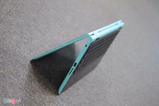 Phần bản lề này không thể tháo rời, nó cho phép người dùng làm việc ở nhiều tư thế khác nhau.