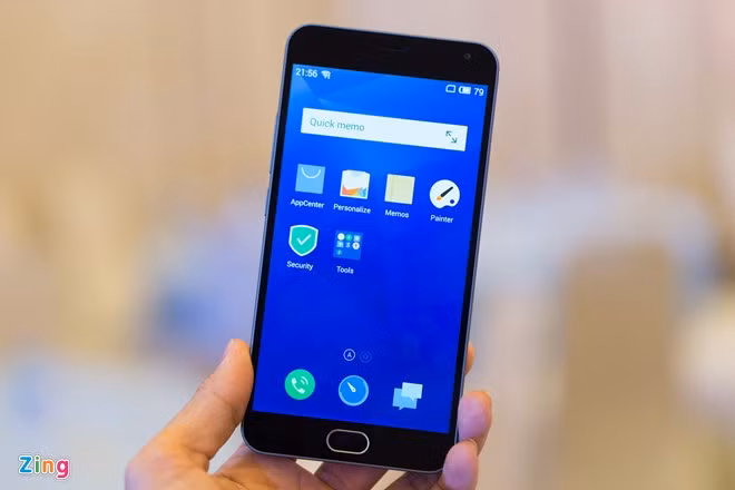 Tương tự MX5, M2 Note cũng có màn hình 5,5 inch độ phân giải Full HD. Tuy nhiên, cấu hình máy được rút gọn từ chip MT6759 xuống MT6753 8 nhân, RAM 2 GB và bộ nhớ trong 32 GB.