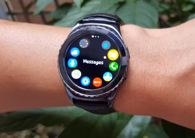 Sạc nhanh chóng và dễ dàng cùng đế sạc không dây, chỉ cần đặt đồng hồ lên đế sạc không dây một cách đơn giản cho năng lượng tràn đầy mỗi ngày.