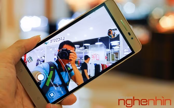 Camera trước có độ phân giải 5MP góc rộng sẵn sàng đáp ứng nhu cầu tự sướng.