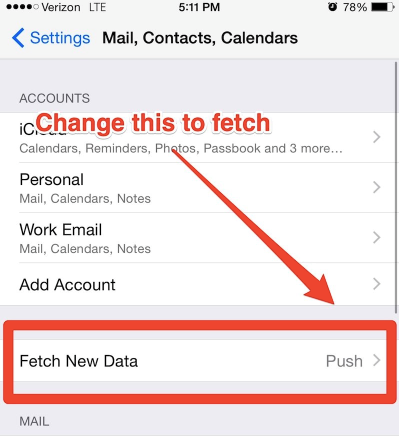  Chuyển từ 'push' email sang 'fetch' email. Đã có một số tranh cãi việc thao tác này có tiết kiệm pin hay không, tuy nhiên trang Cult of Mac đã thử nghiệm và chứng minh khi tính năng “push” email bật, iPhone liên tục tìm kiếm thư mới và tải chúng về từ server. Trong khi đó, tính năng “fetch” cho phép iPhone tìm kiếm một lần duy nhất trong một khoảng thời gian nhất định. Để thay đổi cài đặt này, người dùng truy cập Settings &gt; Mail, Contacts, Calendars &gt; Fetch New Data. Hãy đảm bảo tính năng Push đã tắt.