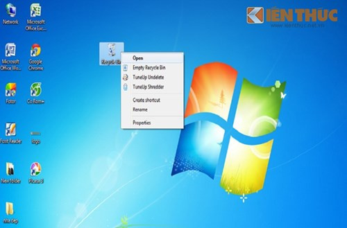 Cách 1:Nếu chưa nhấn nút Shift delete, bạn click chuột phải vào biểu tượng Recycle bin ở màn hình Desktop, chọn Open.