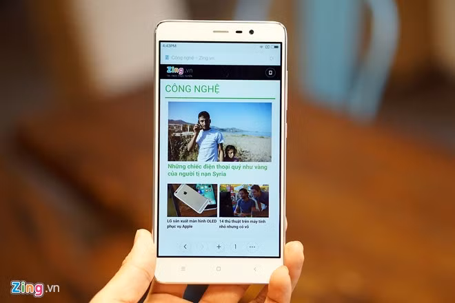 Có cấu hình khá và thiết kế ổn trong tầm giá, model này còn có điểm mạnh về pin khi có dung lượng 4.000 mAh.