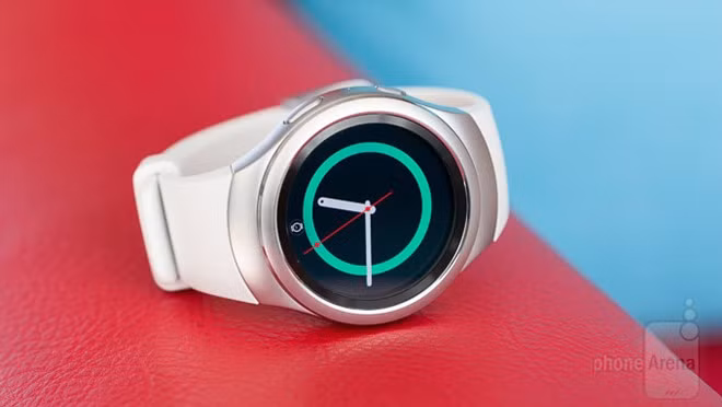  Smartwatch có kết nối độc lập Có thể không ai nghĩ rằng smartwatch sẽ thay thế smartphone, nhưng cũng có một vài thời điểm người dùng không muốn mang điện thoại theo và vẫn cần được kết nối đầy đủ. Đó là tiền đề để tạo nên xu hướng các thiết bị đeo thông minh được hỗ trợ kết nối độc lập. Samsung Gear S2 với e-SIM chính là một trong những thiết bị như vậy. Chiếc smartwatch này có thể sẽ khởi đầu cho xu hướng đồng hồ thông minh hỗ trợ SIM, kết nối độc lập trong năm 2016.