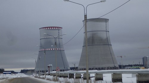 Tháp làm mát không làm nước đóng băng, nhiệt độ của nước được làm mát vào khoảng 40-50 độ C, khi qua tháp, nước giảm nhiệt độ và thoát ra ngoài khi còn khoảng 25-30 độ C.