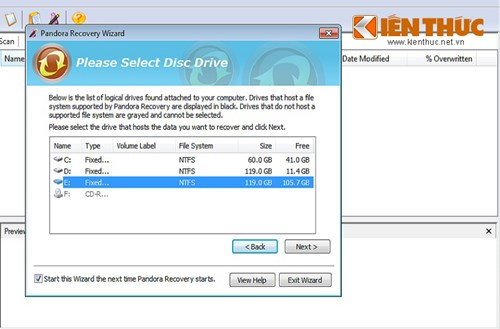 Trên màn hình hiển thị mục "Select Disc Drive", bạn chọn ổ C hoặc D, E, F (nơi trước đây chứa dữ liệu đã mất) -&gt;Next.