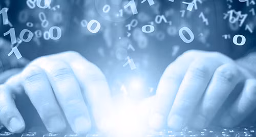  Hacker có thể theo dõi mọi hoạt động gõ phím của người dùng. Keylogger, hay còn gọi là "trình theo dõi thao tác bàn phím", là một chương trình máy tính ban đầu được viết nhằm mục đích ghi lại mọi thao tác thực hiện trên bàn phím vào một tập tin nhật ký (log). Tuy nhiên, vì có chức năng dễ bị lợi dụng để vi phạm sự riêng tư của người khác nên keylogger được xếp vào nhóm các phần mềm gián điệp. Hiện nay, keylogger là một mối đe dọa thực sự đối với an toàn dữ liệu và tin tặc có thể lợi dụng cài đặt các chương trình này vào máy tính người khác để theo dõi, sau đó ăn cắp dữ liệu. Nếu bị nhiễm keylogger, mỗi thao tác gõ bàn phím mà bạn thực hiện sẽ bị kẻ xấu thu thập, đó có thể là số tài khoản ngân hàng, số thẻ tín dụng hay mật khẩu những tài khoản cá nhân quan trọng.