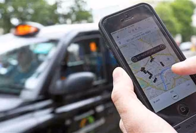 03.Uber. Trong tất cả các ứng dụng đang nổi lên theo yêu cầu của người dùng thì chỉ có Uber phản ánh lợi thế tương đối rõ ràng, chỉ cần nhấn nút điện thoại, bạn có thể gọi được một xe taxi, nhập điểm đến bạn muốn đi vào các ứng dụng. Uber không chỉ có thể để hành khách đưa đón, mà có thể trở thành nơi tốt nhất để vận chuyển bưu kiện…. Ứng dụng này đã bắt đầu hoạt động tại 58 quốc gia và khu vực, hơn 300 thành phố. Dịch vụ giao hàng thực phẩm UberEATS của Uber đã khởi động ở Los Angeles, New York, Toronto, và dịch vụ chuyển phát nhanh UberRUSH đã có mặt tại San Francisco, New York và Chicago. Đây là phần mềm miễn phí cho các thiết bị sử dụng hệ điều hành iOS, Android.