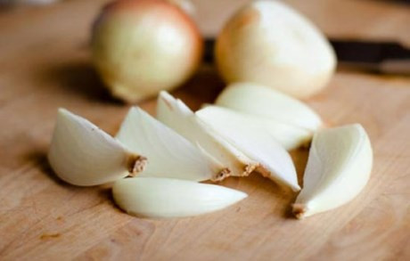 Trong y học của người Trung Hoa, hành được sử dụng để điều trị đau thắt ngực, ho, nhiễm khuẩn, và các vấn đề về thở.