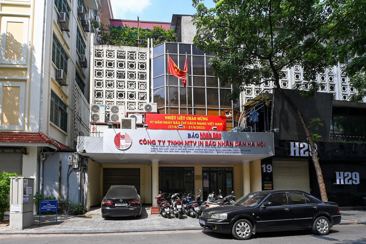 Tại quận Hoàn Kiếm có 3 cơ sở gồm: Công ty In báo Nhân dân, địa chỉ tại 15 Hàng Tre, diện tích hơn 1.500 m2.