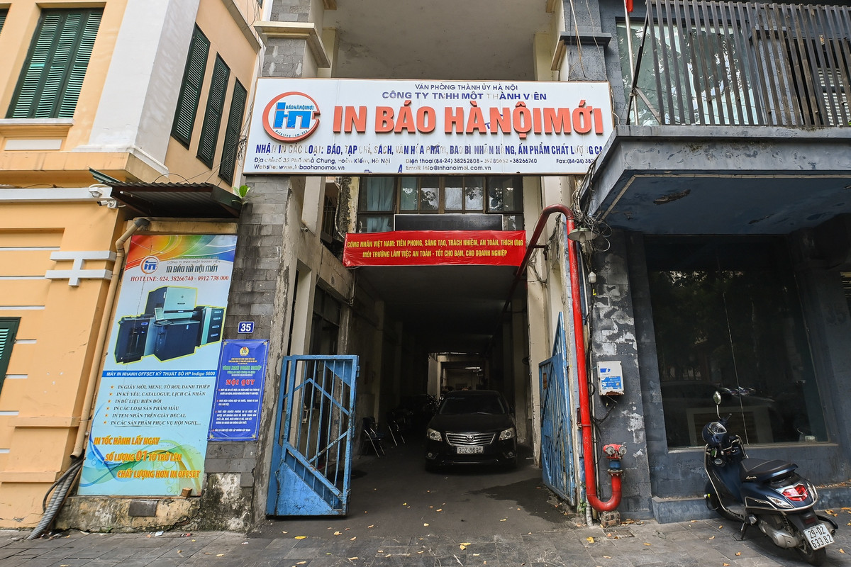 Công ty TNHH MTV in báo Hà Nội mới, địa chỉ tại 35 Nhà Chung, diện tích hơn 1.800 m2, hiện có nhà máy in, trong đó một phần diện tích là nhà hàng ăn uống.