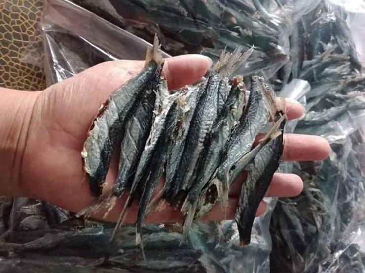 Ngoài cá chuồn tươi, khô cá chuồn cũng là đặc sản được bán trên chợ mạng với giá lên tới 290.000 đồng/kg