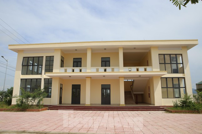 Nhưng đến nay trạm vẫn chưa có đường gom đấu nối với quốc lộ 1A vì thế phương tiện như các xe trọng tải lớn di chuyển vào rất khó.