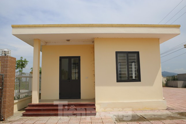 Toà nhà bảo vệ, giám sát đang "chờ" người sử dụng.