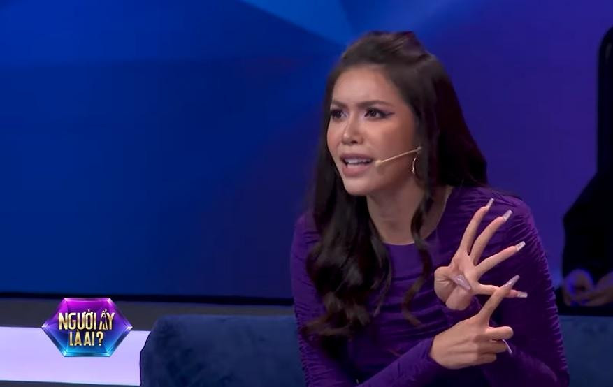 Tran Thanh mac 'sexy' hon ca 3 nu co van 'Nguoi Ay La Ai'-Hinh-3