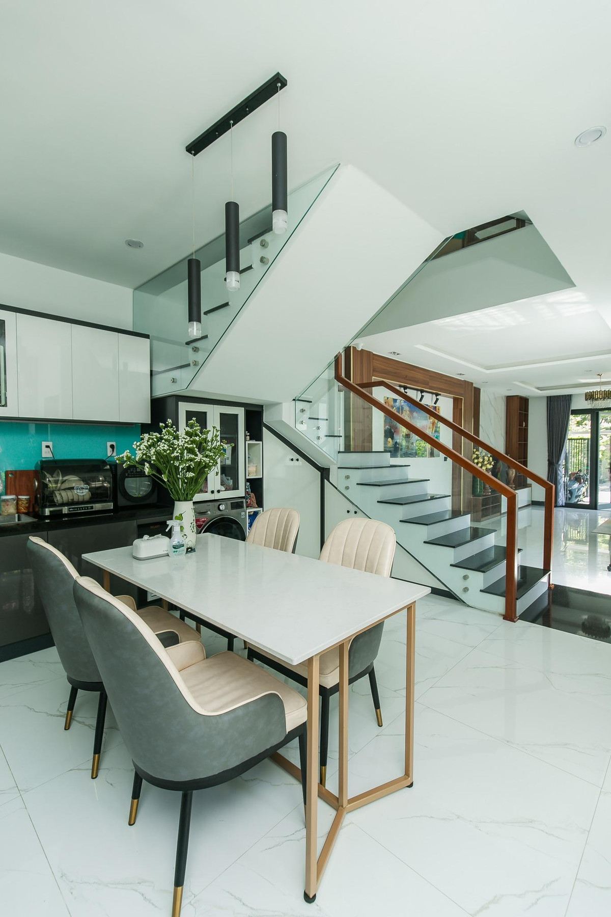 Nhà phố thiết kế hiện đại với không gian rợp cả trời xanh mát - Hình 16 Nha pho thiet ke hien dai voi khong gian rop ca troi xanh mat-Hinh-16