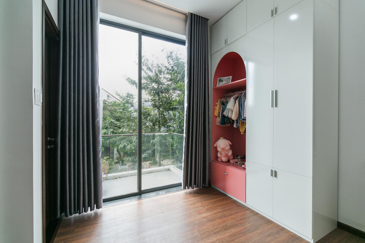 Nhà phố thiết kế hiện đại với không gian rợp cả trời xanh mát - Hình 18 Nha pho thiet ke hien dai voi khong gian rop ca troi xanh mat-Hinh-18