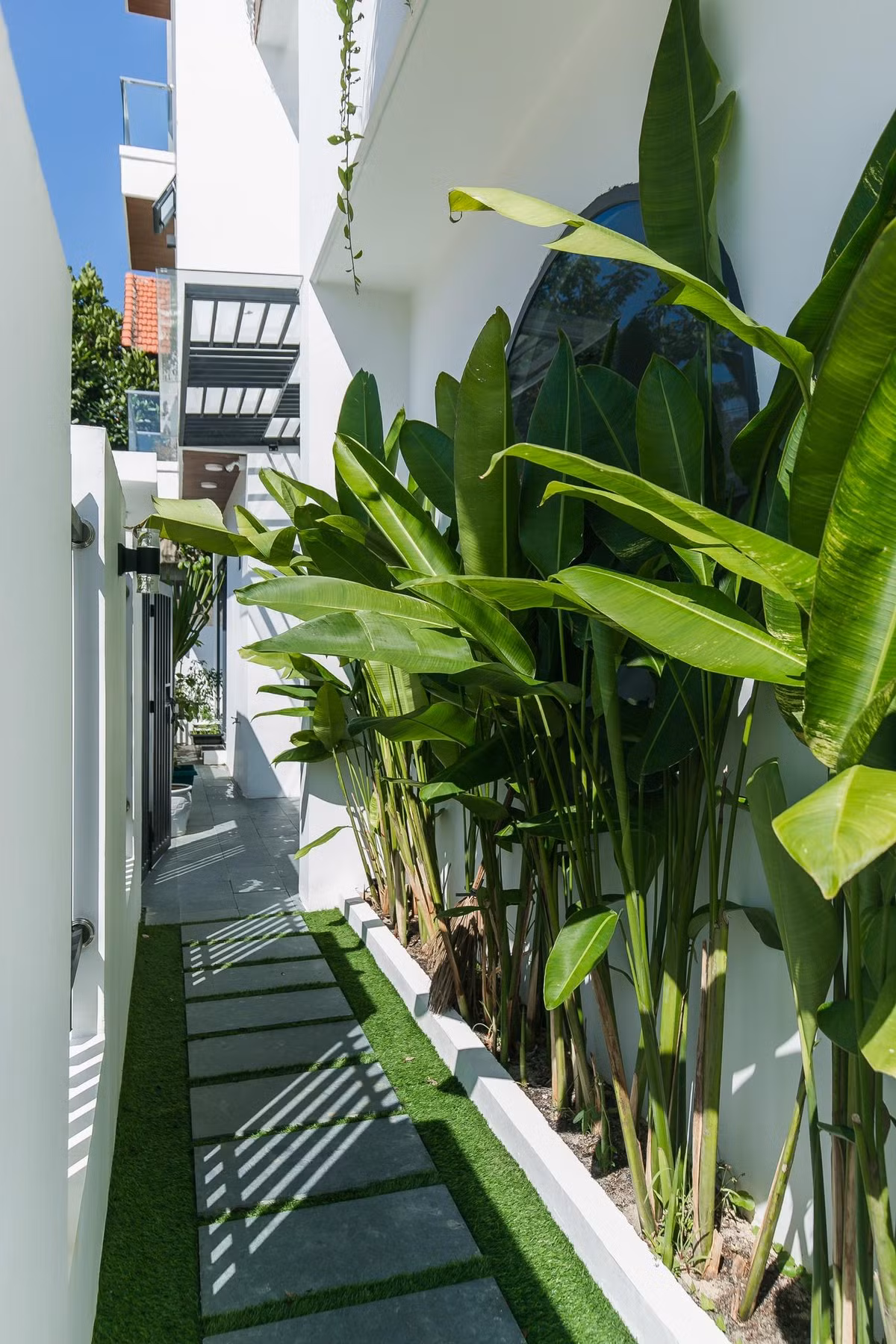 Nha pho thiet ke hien dai voi khong gian rop ca troi xanh mat-Hinh-10