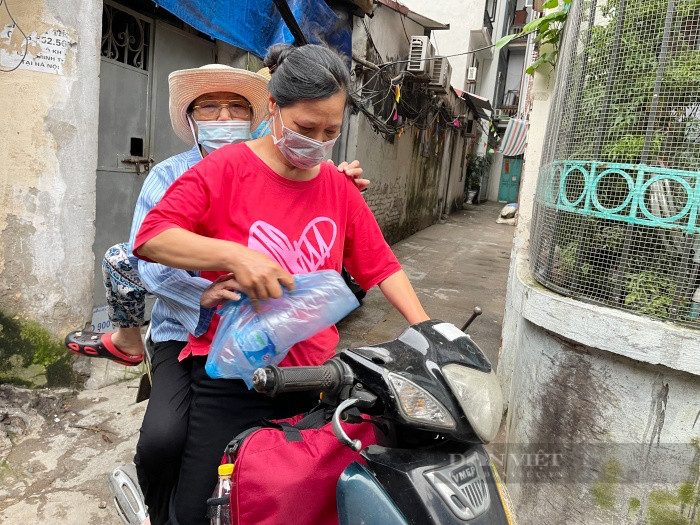 Nữ tài xế đặc biệt nhất xóm chạy thận Hà Nội giữa bão giá xăng Nu tai xe dac biet nhat xom chay than Ha Noi giua bao gia xang