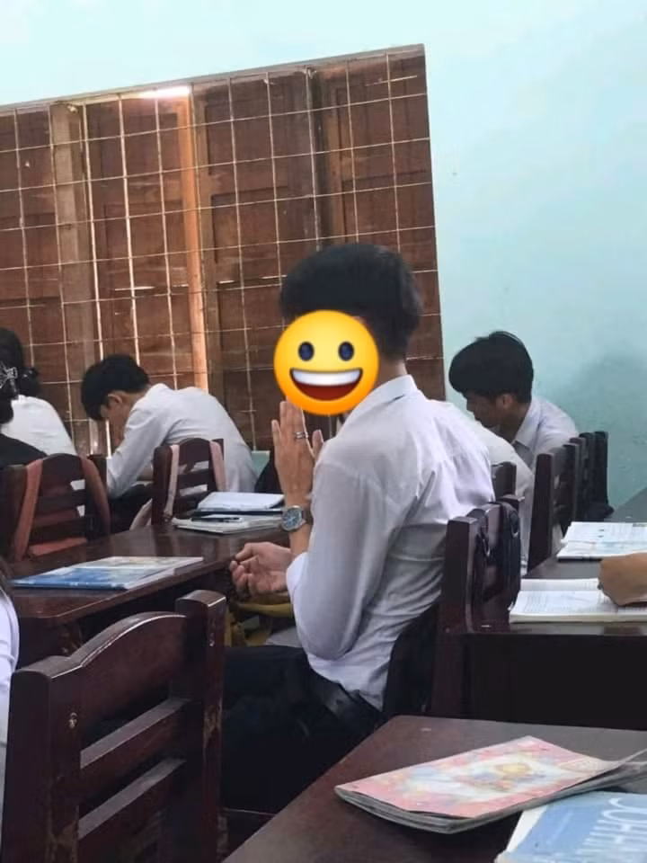 Vào đến phòng thi rồi vẫn chưa bớt "tâm linh".