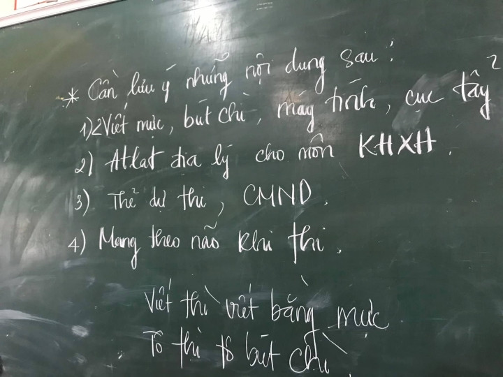 Sau cùng, các sĩ tử đừng quên lưu ý quan trọng nhất nhé: Nhớ mang não khi thi.