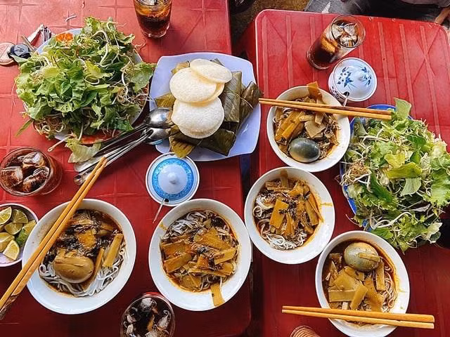 Mon bun noi tieng nuoc dung den set, boc mui thum thum o Gia Lai-Hinh-3