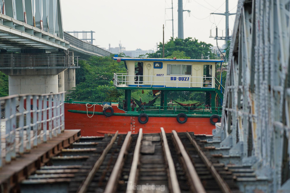 Ngày xưa, tàu thuyền muốn đi qua phải thông báo trước vài ngày để lên kế hoạch xoay nhịp cầu. Theo ghi chép, các tàu ghe muốn đi qua gầm cầu Bình Lợi thì chỉ được hoạt động vào buổi đêm, tầm khoảng từ 2h đến 3h. Như vậy sẽ tránh việc quay nhịp cầu lên ảnh hưởng đến lưu thông xe cộ.
