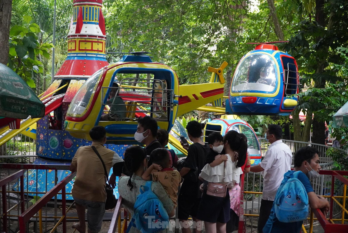 Nhiều điểm vui chơi trong Thảo Cầm Viên thu hút trẻ em trong ngày Quốc tế Thiếu nhi.