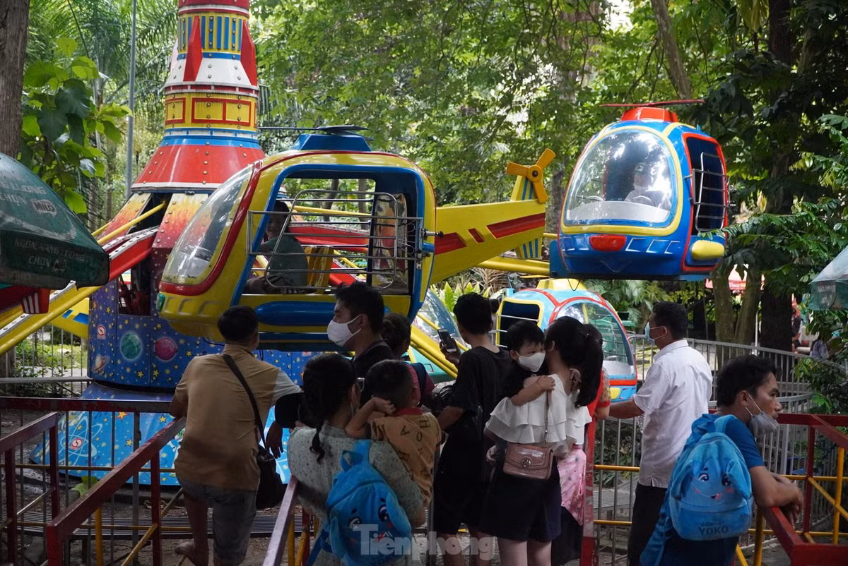 Nhiều điểm vui chơi trong Thảo Cầm Viên thu hút trẻ em trong ngày Quốc tế Thiếu nhi.