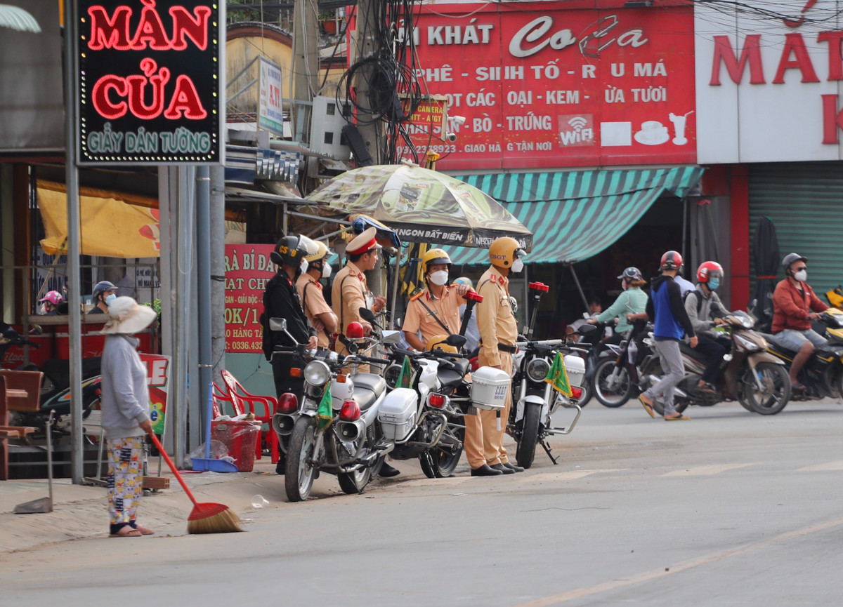 Sáng 30/6, TAND huyện Đức Hòa (tỉnh Long An) mở phiên tòa xét xử sơ thẩm vụ án hình sự xảy ra tại Tịnh thất Bồng Lai.