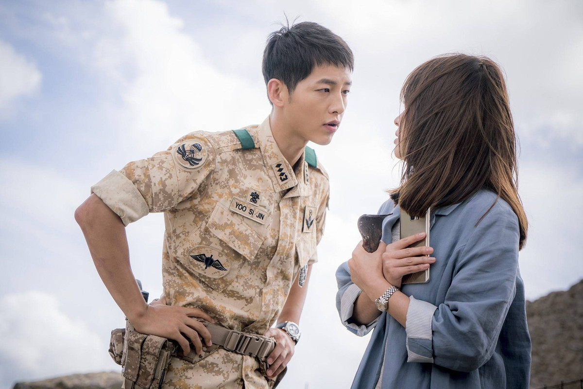 Thoi tho au cua quan nhan “Hau due mat troi” Song Joong Ki-Hinh-2