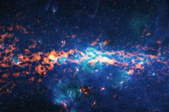 Sagittarius B2 (gọi tắt là Sgr B2) là một đám mây phân tử khổng lồ chứa các chất khí và bụi, nằm cách trung tâm dải Ngân hà 120 Parsec. Đặc trưng của đám mây này là có mùi của cồn Ethyl, mùi quả mâm xôi và rượu rum cộng lại.