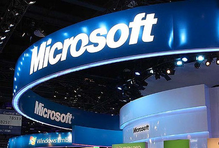 Thương hiệu Microsoft được xếp hạng 35 trên danh sách 500 thương hiệu hàng đầu của Fortune. Nếu Microsoft chỉ mang lại doanh thu từ Windows, nó sẽ được xếp hạng 150 hoặc 151.