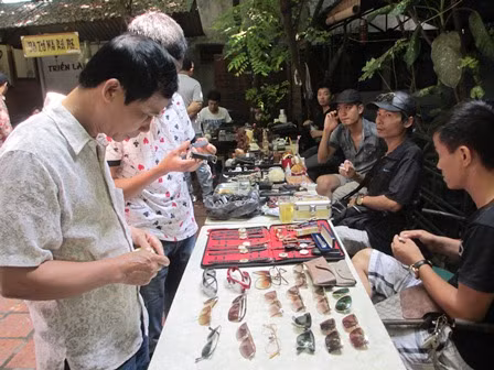 Chợ phiên đồ "xưa" sáng thứ 7 hàng tuần. Ảnh: Gia Huy